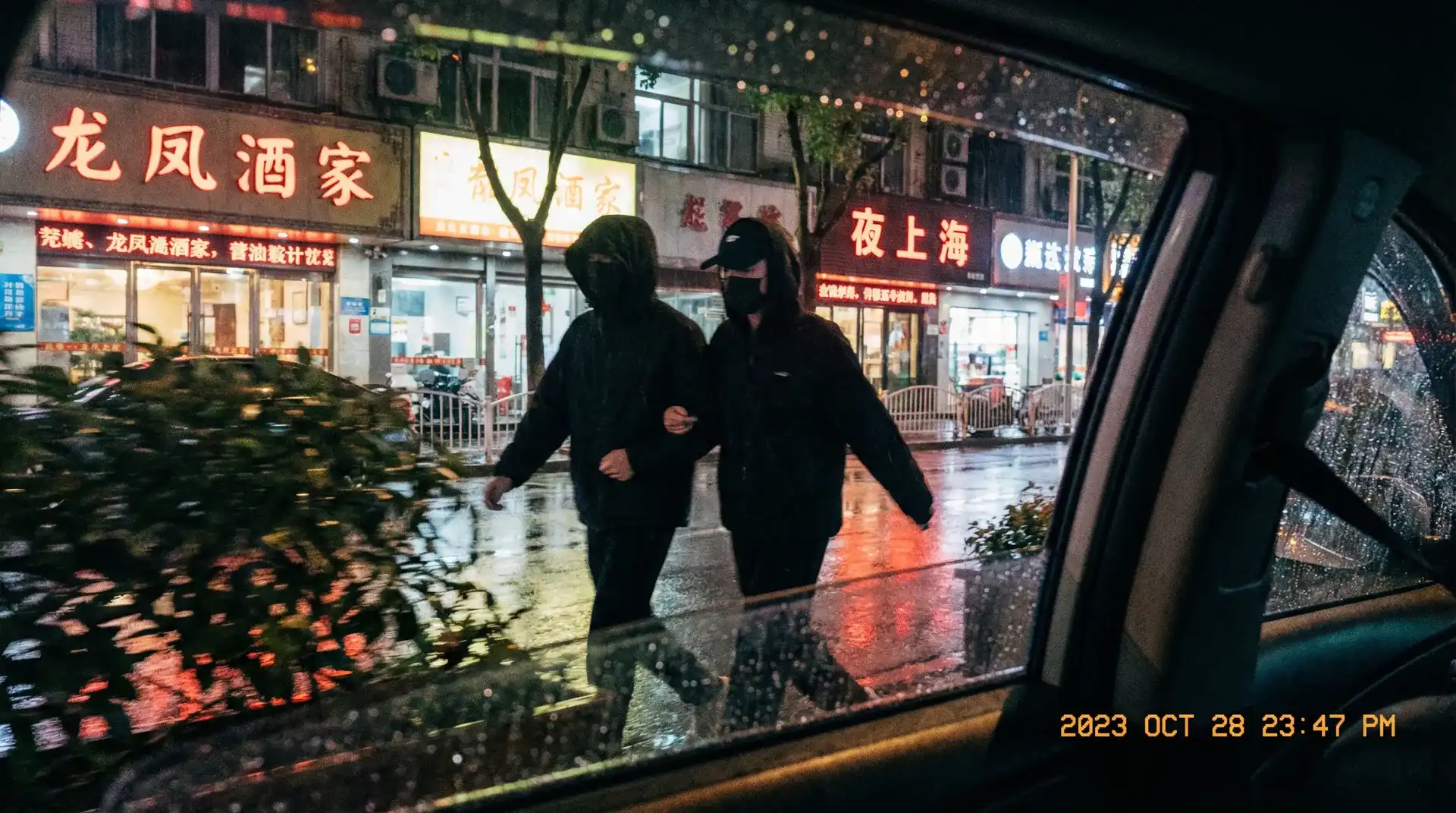 半岛在线体育网官网 - 顶流明星深夜密会现场抓拍照片